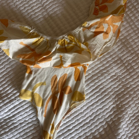 Zara Yellow Floral One-Shoulder Bodysuit – Size M - Picture 5 of 5